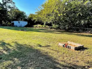 Newly Renovated Amazing Lake Retreat! Sleeps 11- Walk to Water & Boat Ramp!