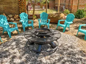 WATER FRONT-HOT TUB- WALKING DISTANCE to main strip. Cobblestone Retreat