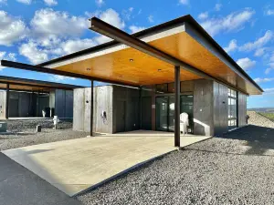 2-bedroom condo at Cave B Winery with WiFi, AC~Adjacent to Gorge Ampitheatre