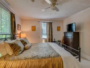 Scenic River Views and High-End Amenities - Charming Historic Retreat