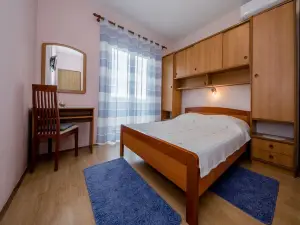 Apartments & Rooms Green Bay