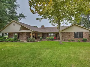 Cozy Family Home w/ Fire Pit, 4 Mi to Lake Fork
