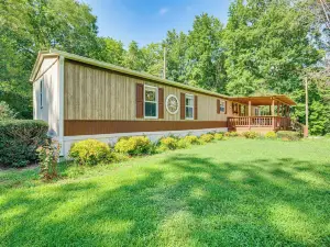 3 Mi to Badin Lake: Quiet New London Retreat
