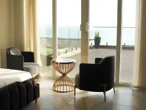 “Oceanfront Luxury Villa with Private Pool & Sunset Views”