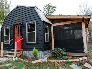 Cute Cabin near Chattanooga, for Wonderful Family Glamping in Tennessee