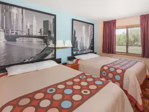 Super 8 by Wyndham Shipshewana