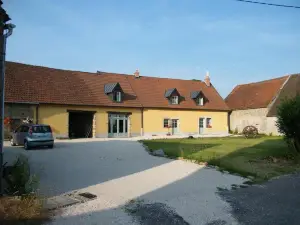 Datcha Bourguignonne, Chambres & Gîte