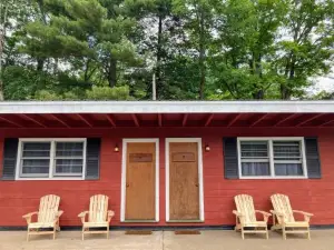 The Lorca Adirondacks Motel