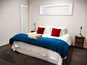 Lucas One 2-Bedroom Apartment Nbn Pets