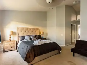 Cheerful 4 Bedroom Paradise with Pool and Hot Tub