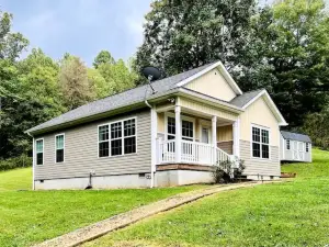 Newly Renovated 2 Bedroom, 2 Bath Bungalow!