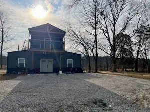 New 3-Bedroom Barndo with FiberWiFi, in Tranquil Burnside Near Lake Cumberland