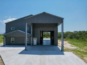 Luxury Barndo -Secure Boat Storage & Ice Maker