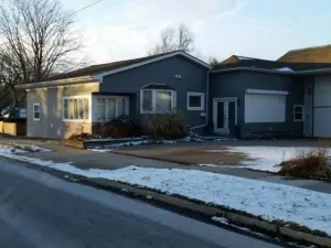 4+BDR Riverfront Retreat with Private Pool and Yard