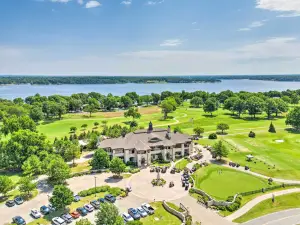 Modern Monkey Island Condo: Balcony & Lake View!