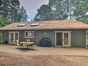 Step-Free Hawkins Bar Home Near Trinity River