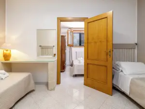 พิคโคโล โรงแรม วิลลา โรซา