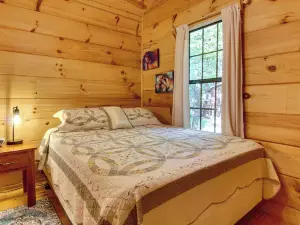 Hendersonville Cabin Near Hiking and Waterfalls!
