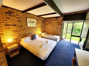 Fish Creek Hotel