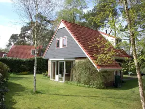 Cozy Holiday Home with Garden, Near de Lemelerberg