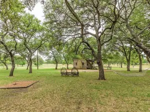 Ab Butler - Cumberland River 1 Bedroom Cabin by RedAwning