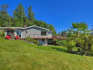 Waterfront GIG Harbor Home w/ Furnished Deck