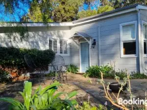 Peppercorn Cottage at Treetops Red Hill