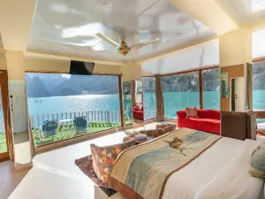 Luxus Hunza Attabad Lake Resort