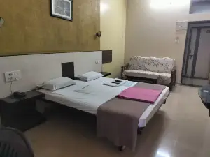 I-ROOMZ Udhyan Residency