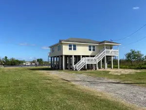 Private Home, Charter Fishing and Ecotourism.  Only 25 miles to French Quarter.