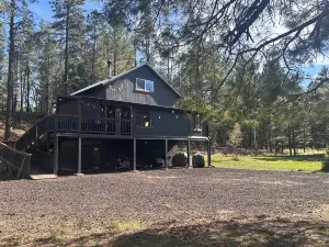 Creek-Canyon Property, Acre-Fenced. Dogs OK. 4bd+Entertainment Rm w-8 bunk beds