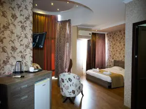 莫諾波里庫泰希酒店