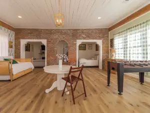 The Rockhound Boutique Hotel