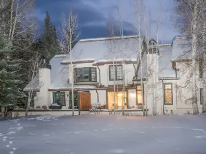 Steps to Ski Lift and Golf Course Access - Alluring Alpine Retreat
