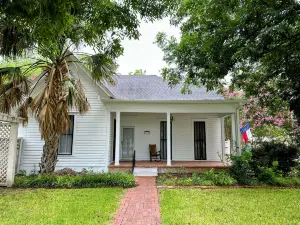 Spacious Living Areas and Characterful Design - Charming Family Haven