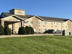 Okoboji Inn & Suites
