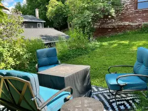 Charming Bluff home with view of Lake Bancroft