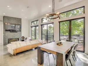 เลคฟร้อนท์ ออตเตอร์เทล รีทรีท พร้อมท่าเรือและเตาไฟ!