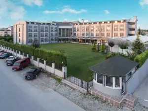 Elmas Garden Inn Hotel