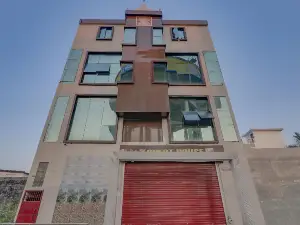 Super OYO Flagship 83435 Silver Grand