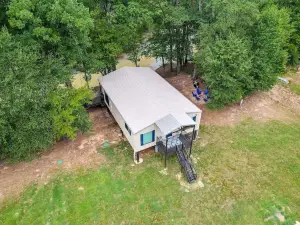 Riverfront Broken Bow Cabin w/ Private Hot Tub!
