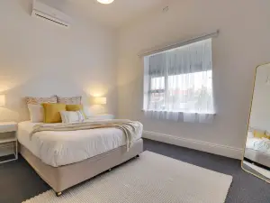 Beach & Pines | Large 3Br House Glenelg | Wifi | BBQ