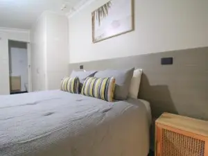Whitehouse Hotel