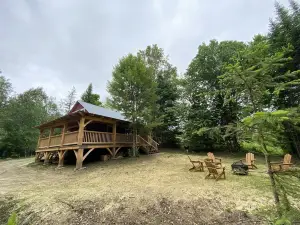 Secluded trailside cabin for 8 people on Kingdom Trails