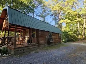 The Mabry’s Cabin in the Woods - Relax/Swim/Ride ATVs - Mena, AR