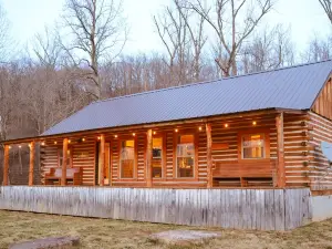 Sassafrass lodge on the ozarks Pig trail scenic highway