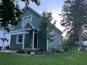 Craftsman on Main - Near SMP Raceway, Cedar Point, Kalahari & many others!