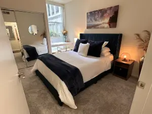 Lush 1 bd Koreatown w/ FREE parking & In-Unit laundry