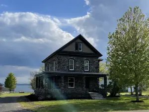 Lakefront Getaway at the Cozy Stone House