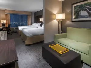Holiday Inn Express & Suites Hays